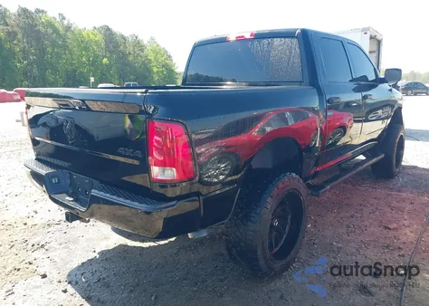 2019 Ram 1500 Classic Express 4X4 5'7 Box z USA, uszkodzony, nr VIN 1C6RR7KG9KS709945